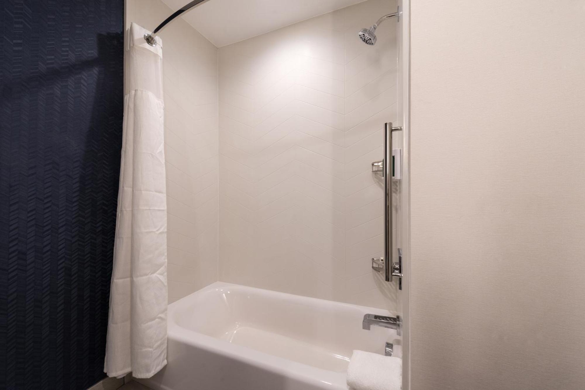 Hotel Fairfield & By Marriott Worth Southwest At Cityview