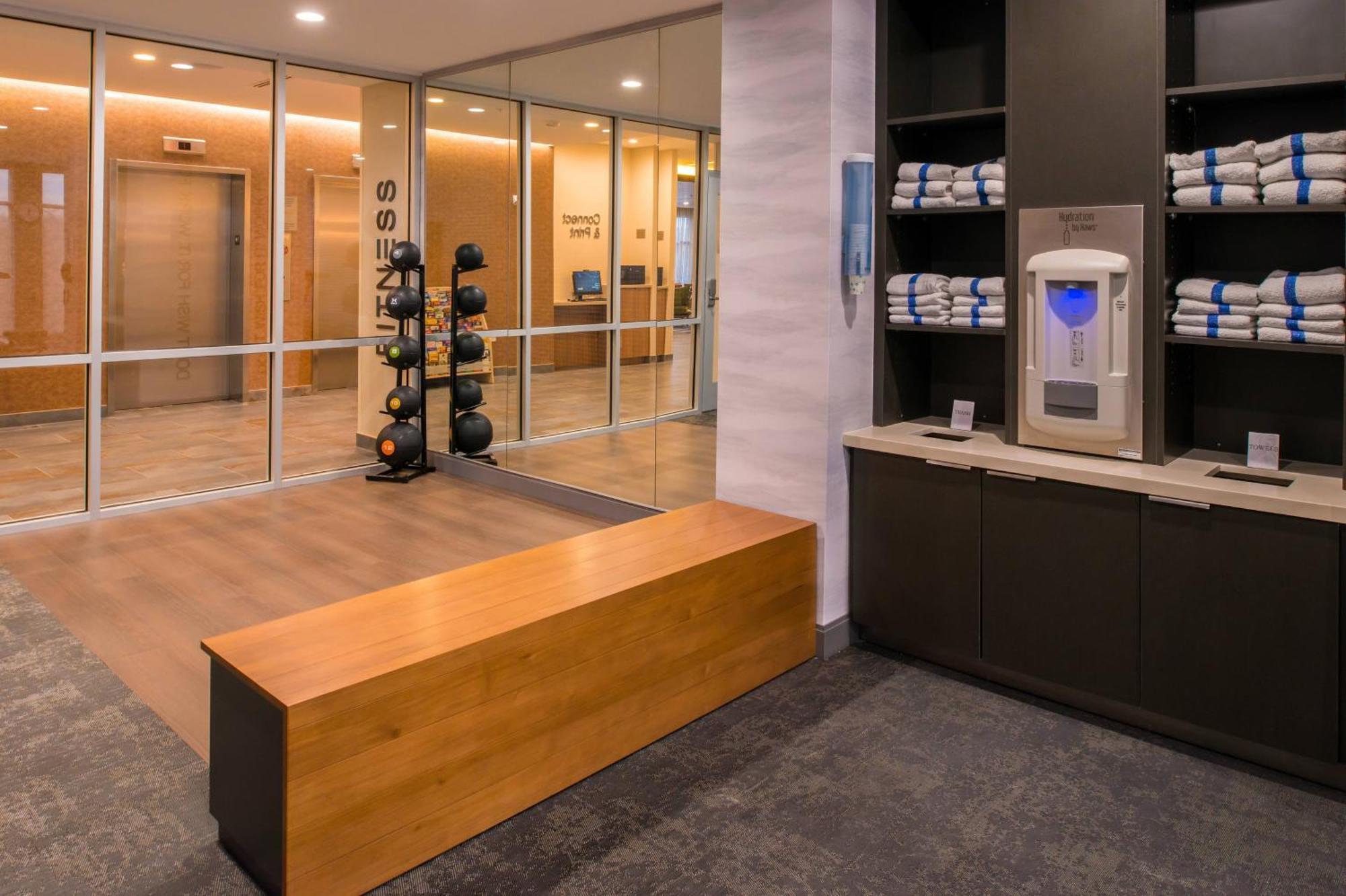 Fairfield & By Marriott Worth Southwest At Cityview Hotel Fort Worth