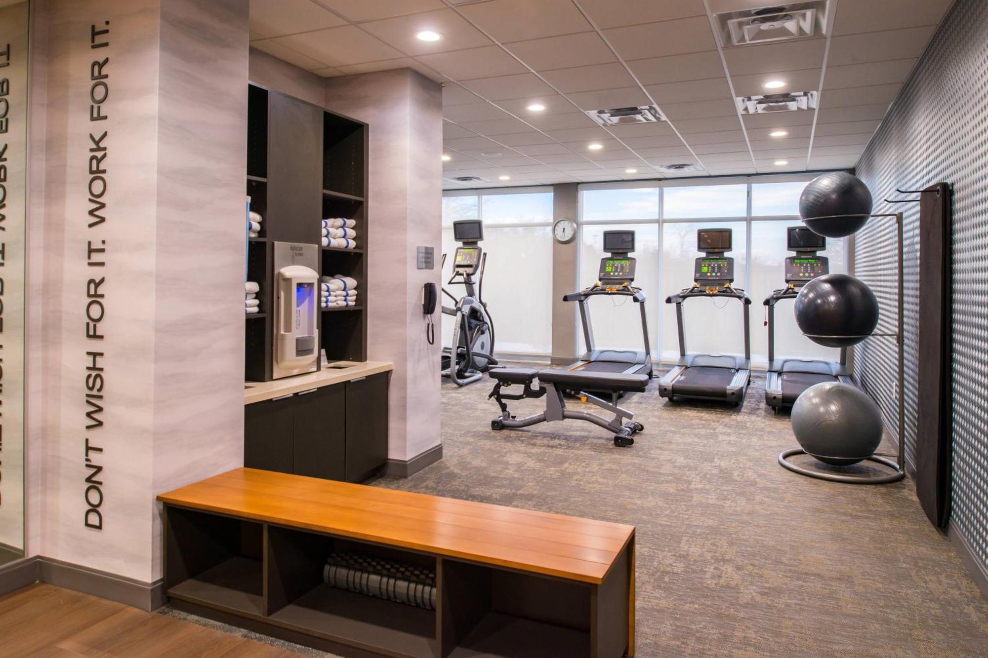 Fairfield & By Marriott Worth Southwest At Cityview