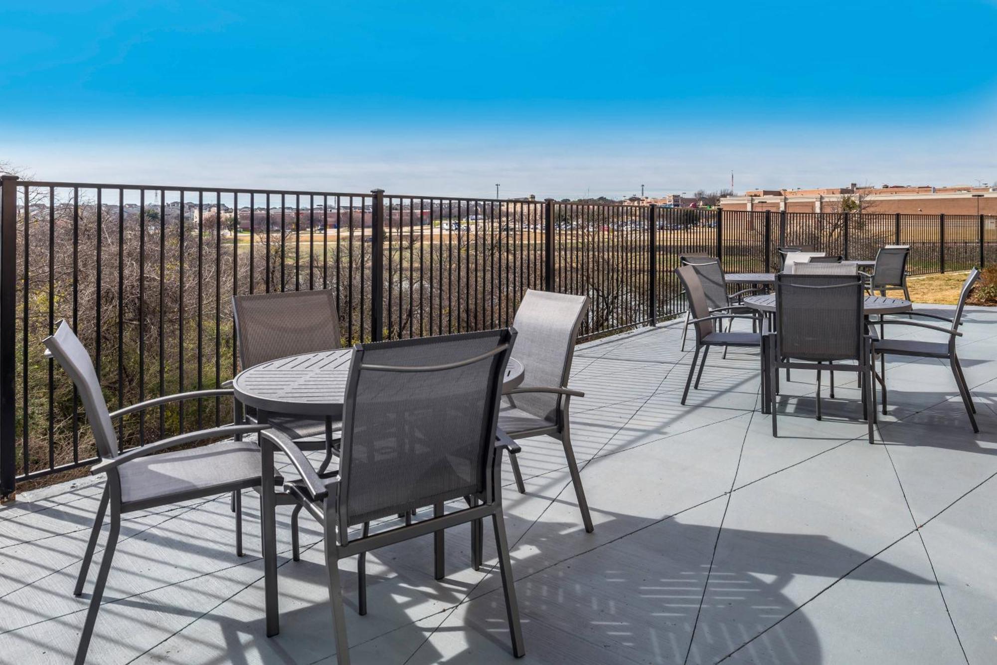 Hotel Fairfield & By Marriott Worth Southwest At Cityview