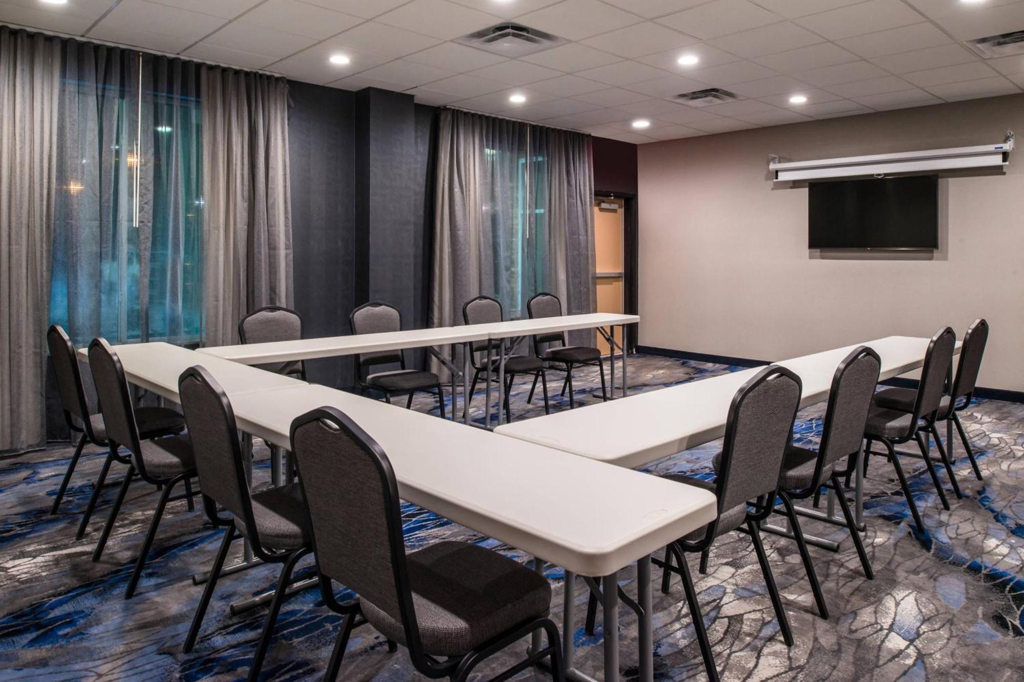 Fairfield & By Marriott Worth Southwest At Cityview
