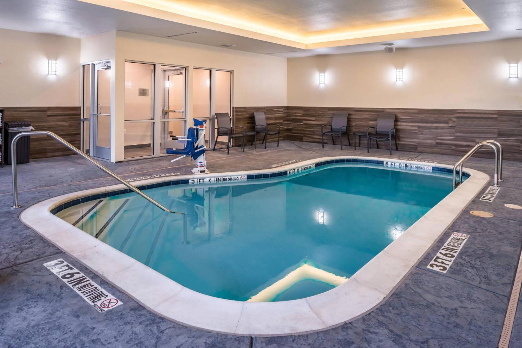 Hotel Fairfield & By Marriott Worth Southwest At Cityview