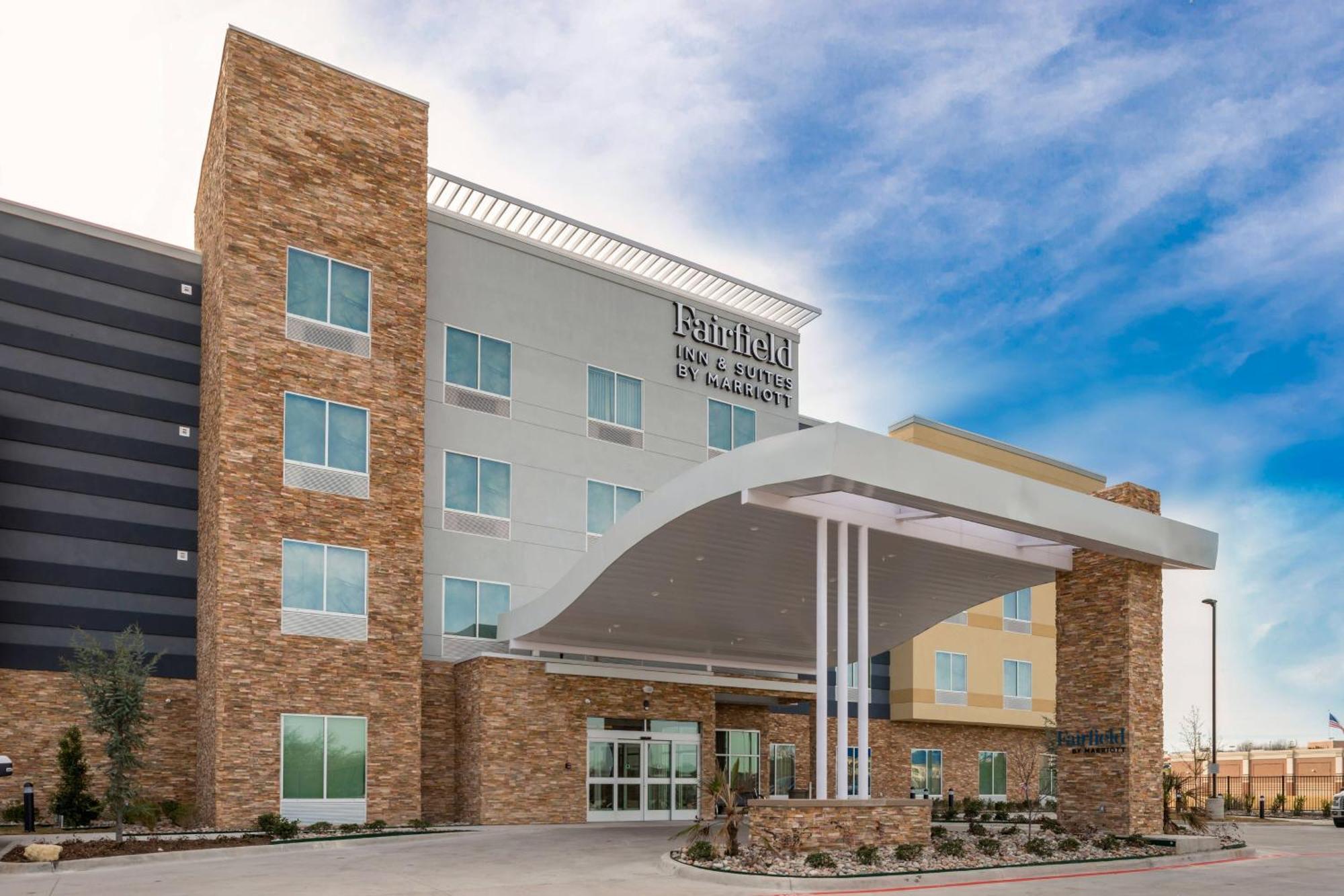 Fairfield & By Marriott Worth Southwest At Cityview Hotel
